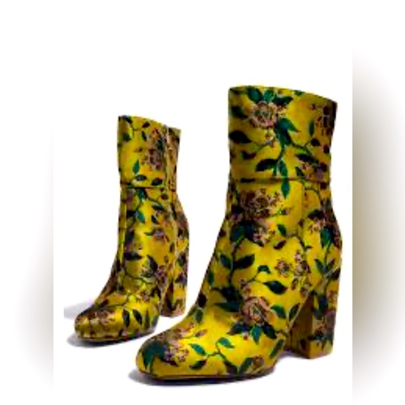 Steve Madden Goldie Boots - Picture 1 of 6